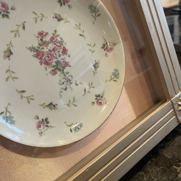 Simply Chic Floral Plate with Frame - Picture 6 of 6